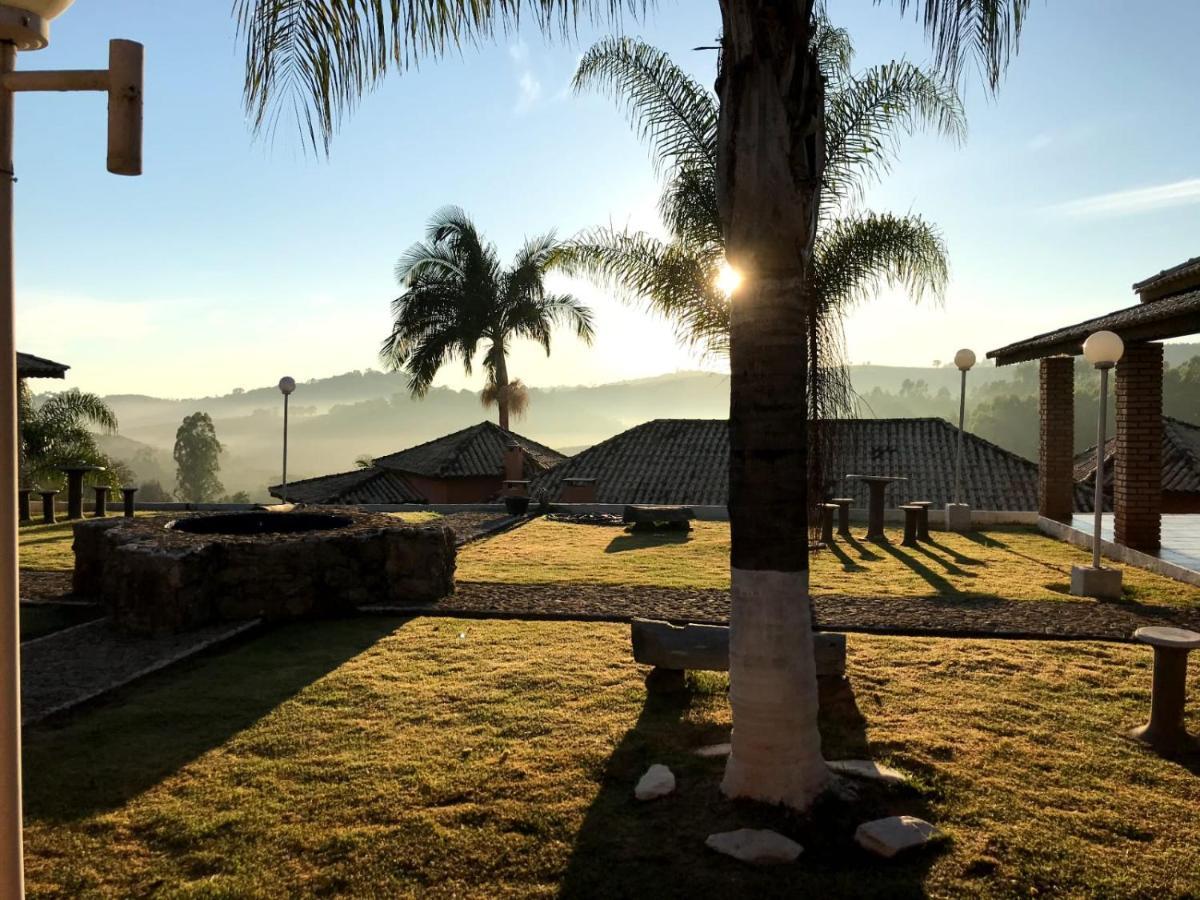 Pousada Vale Das Maritacas Monte Alegre do Sul Esterno foto
